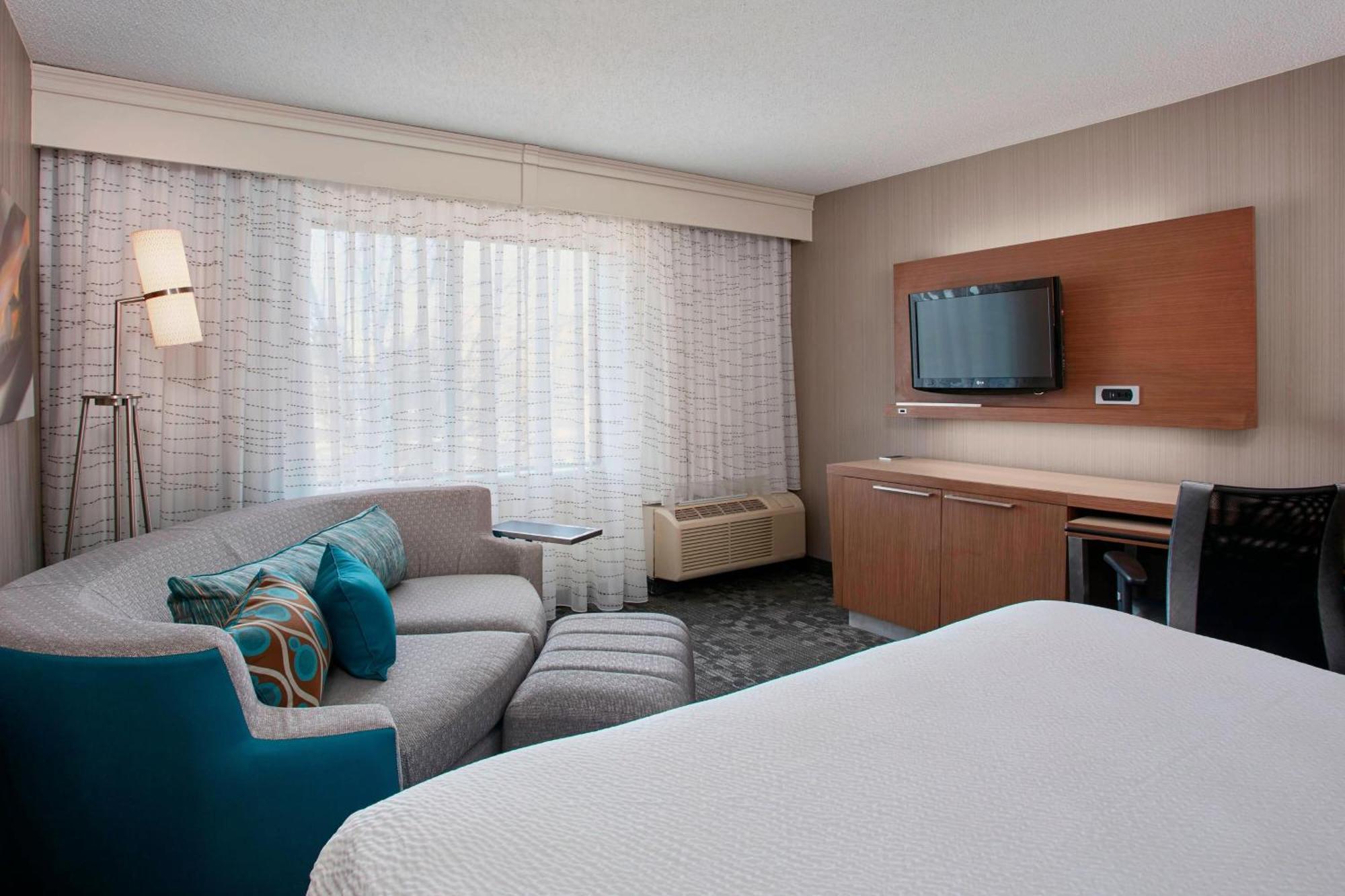 Courtyard By Marriott Detroit Pontiac/Auburn Hills Hotel Exterior photo
