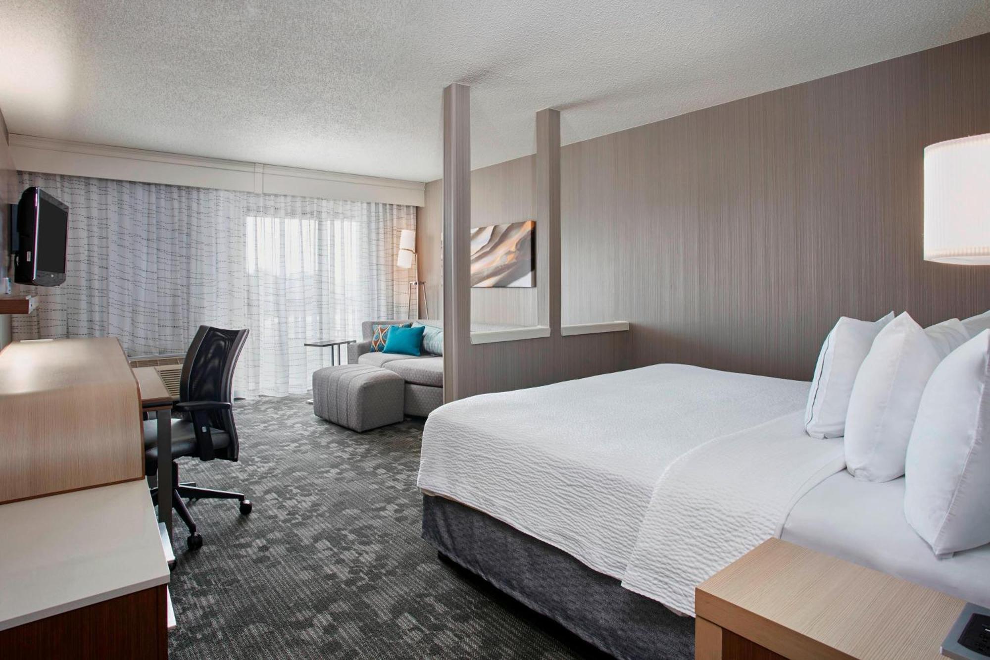 Courtyard By Marriott Detroit Pontiac/Auburn Hills Hotel Exterior photo